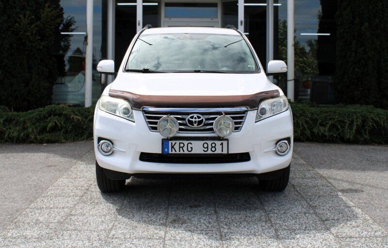 Vit Begagnad 2011 Toyota RAV4 SUV | 114 900 kr (Marknadspris) - Bild 1/4