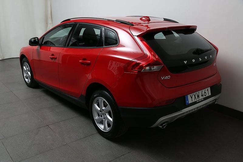 Begagnad Volvo V40 CC 150 HK (110 kW) 2019 Passion red solid Kombi