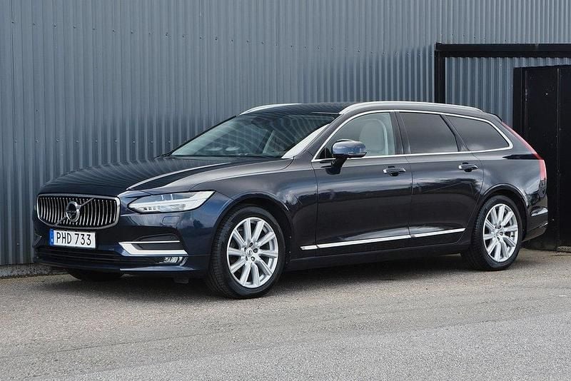 Mörkblå (blå) Begagnad 2017 Volvo V90 Inscription Kombi | 249 900 kr (Bra pris) - Bild 1/4