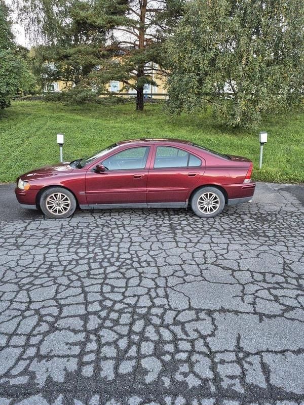 Röd Begagnad 2005 Volvo S60 Business Edition Sedan | 25 000 kr (Bra pris) - Bild 1/4