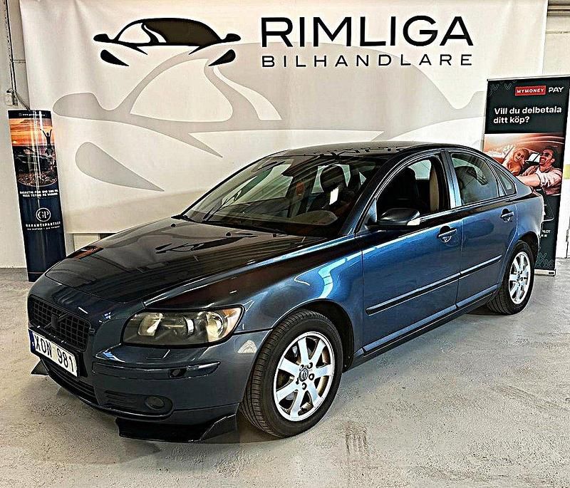 Blå Begagnad 2006 Volvo S40 Kinetic Sedan | 31 900 kr (Marknadspris) - Bild 1/4