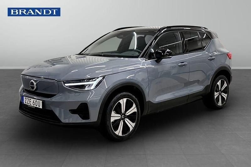 Grå Begagnad 2023 Volvo XC40 Core SUV | 334 900 kr (Superpris) - Bild 1/4