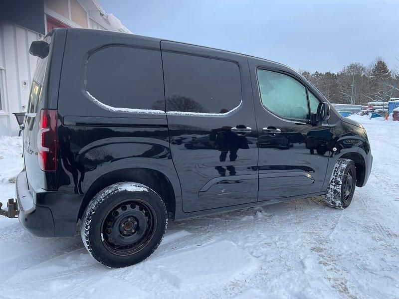 Begagnad Peugeot Partner 102 HK (75 kW) 2021 Minibuss