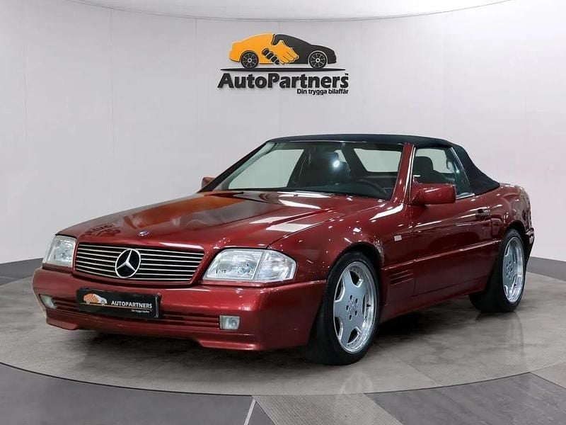 Mörkröd Begagnad 1993 Mercedes SL320 Cab | 199 900 kr - Bild 1/4