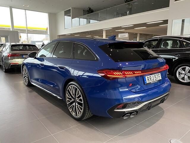 Begagnad Audi A5 S-Line 207 HK (152 kW) 2025 Ascariblå metallic Kombi