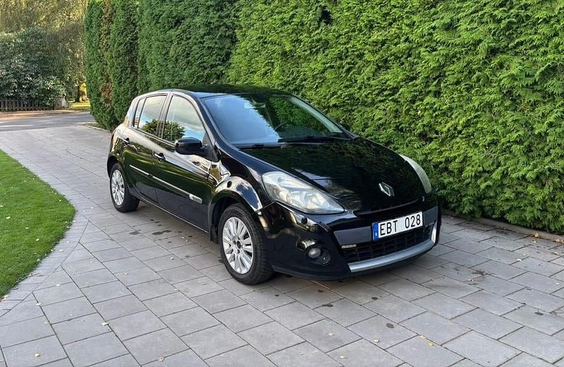 Begagnad 2012 Renault Clio R.S. Halvkombi | 49 000 kr (Marknadspris) - Bild 1/4
