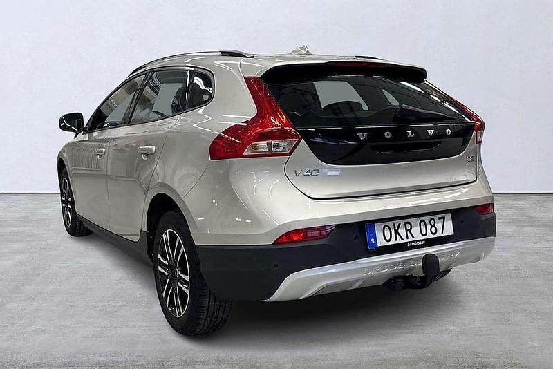 Begagnad Volvo V40 Business Edition 120 HK (88 kW) 2016 Ljusbrun Halvkombi