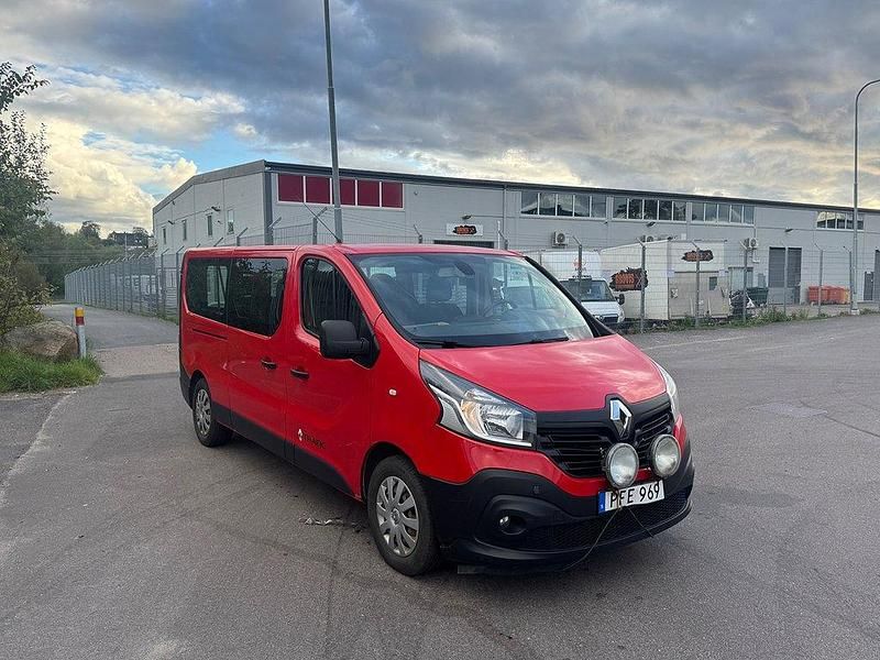 Röd Begagnad 2017 Renault Trafic Van | 109 900 kr (Lite dyr) - Bild 1/4