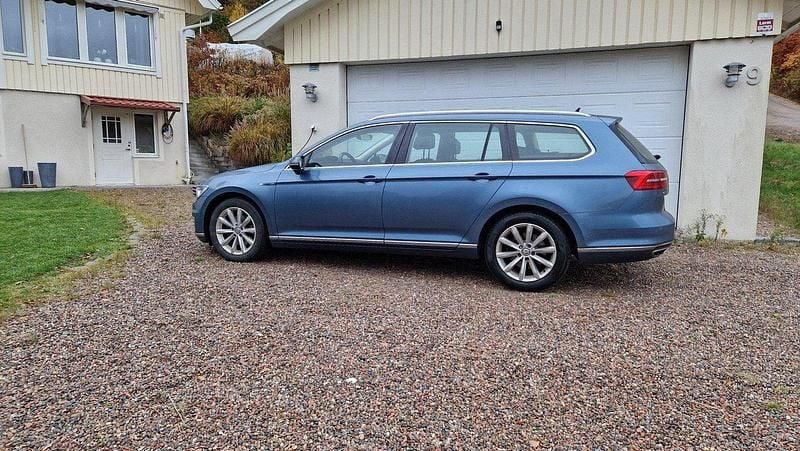 Blå Begagnad 2018 VW Passat GTE Kombi | 159 000 kr (Bra pris) - Bild 1/4