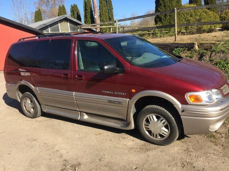 Röd Begagnad 2001 Chevrolet Trans Sport Sport Minibuss | 19 000 kr (Superpris) - Bild 1/4