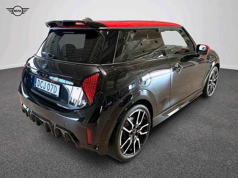 Begagnad Mini John Cooper Works 204 HK (150 kW) 2024 Svart Halvkombi