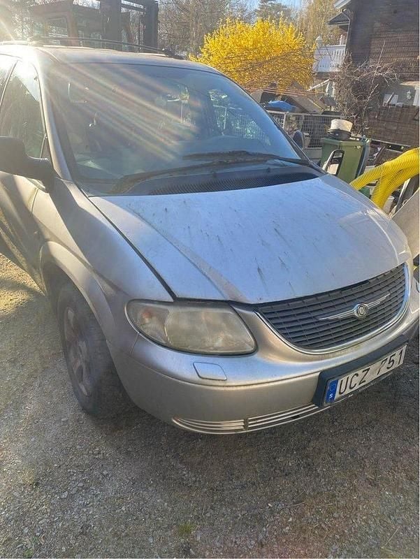Grå Begagnad 2003 Chrysler Grand Voyager Minibuss | 4 000 kr (Superpris) - Bild 1/4