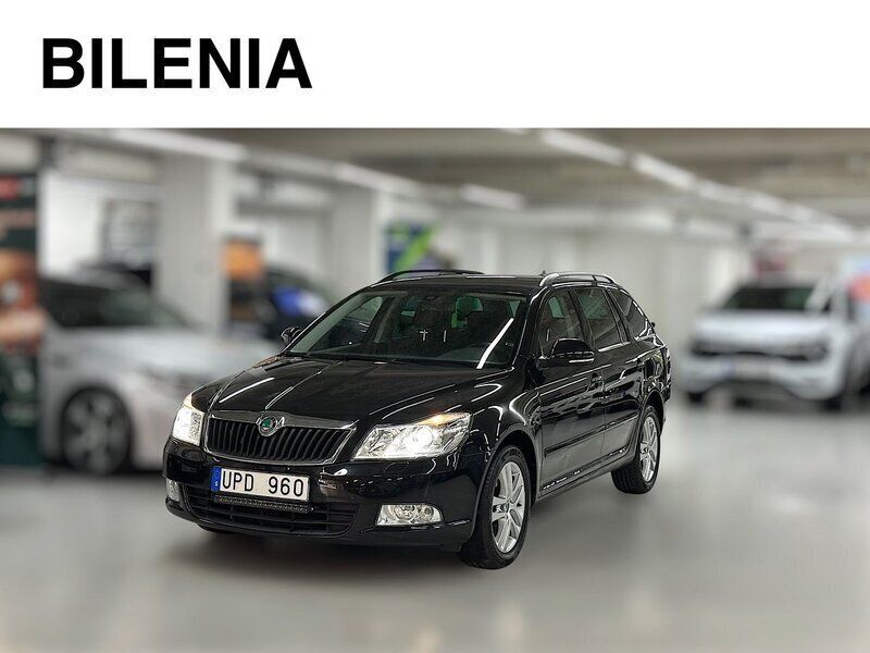 Svart Begagnad 2012 Skoda Octavia Elegance Kombi | 104 800 kr (Marknadspris) - Bild 1/3