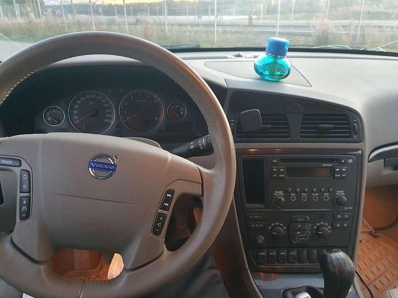 Brun Begagnad 2006 Volvo V70 Kinetic Kombi | 20 000 kr (Marknadspris) - Bild 1/4