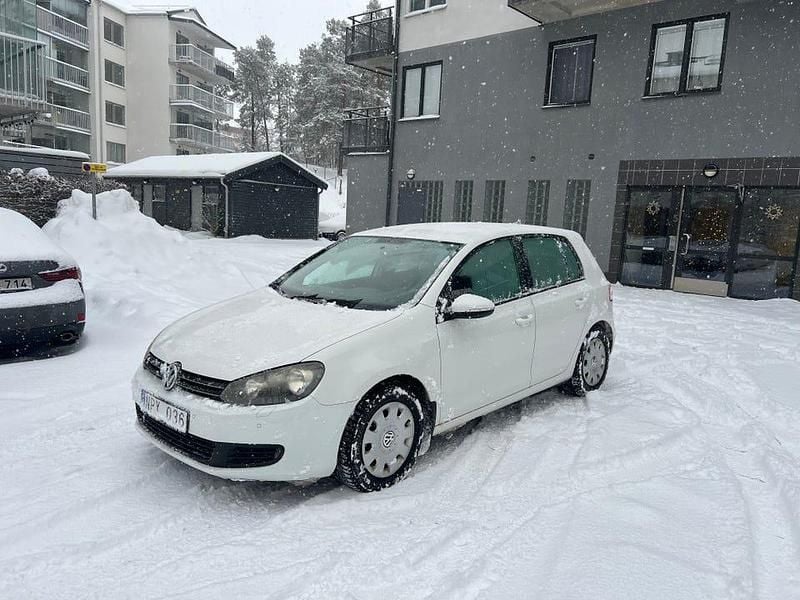 Begagnad 2011 VW Golf VI Halvkombi | 59 500 kr (Marknadspris) - Bild 1/4