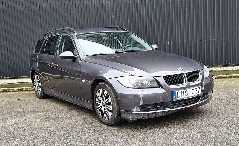 Mörkgrå Begagnad 2007 BMW 318 Advantage Kombi | 45 900 kr - Bild 1/4