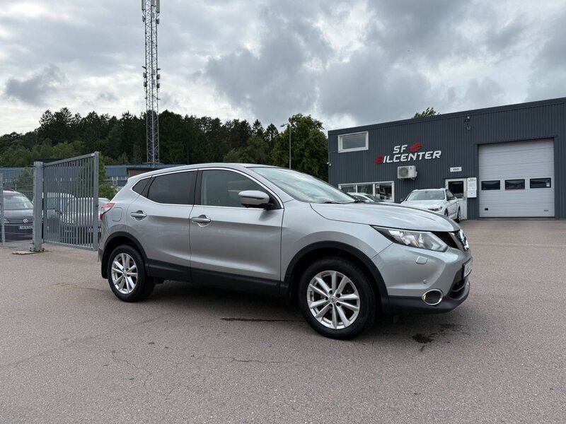 Silver Begagnad 2017 Nissan Qashqai SUV | 109 900 kr - Bild 1/4