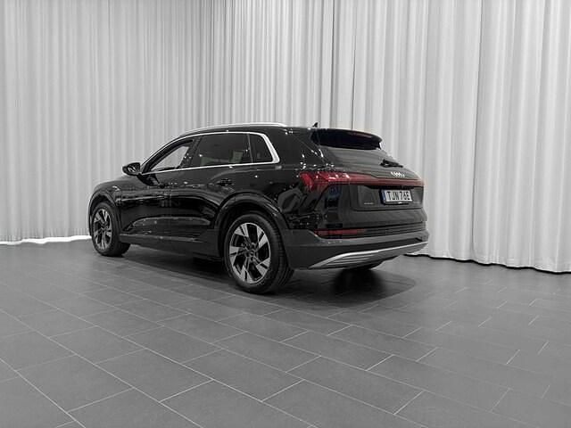 Begagnad Audi e-tron Proline 300 kW (408 HK) 2021 Brilliantsvart SUV