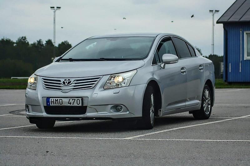 Silver Begagnad 2009 Toyota Avensis Business Edition Sedan | 58 000 kr (Marknadspris) - Bild 1/4