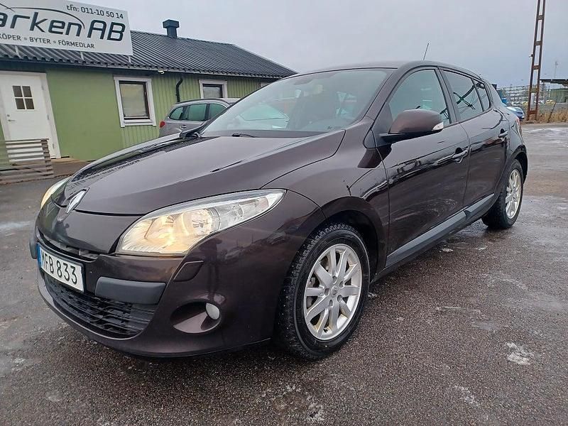 Brun Begagnad 2011 Renault Mégane III Halvkombi | 44 900 kr (Marknadspris) - Bild 1/4