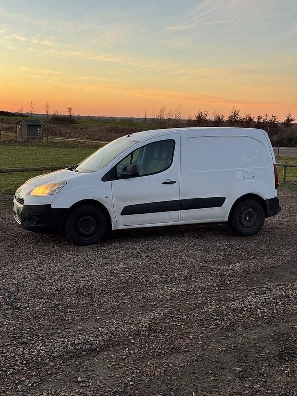 Begagnad 2013 Peugeot Partner Minibuss | 36 500 kr (Marknadspris) - Bild 1/4