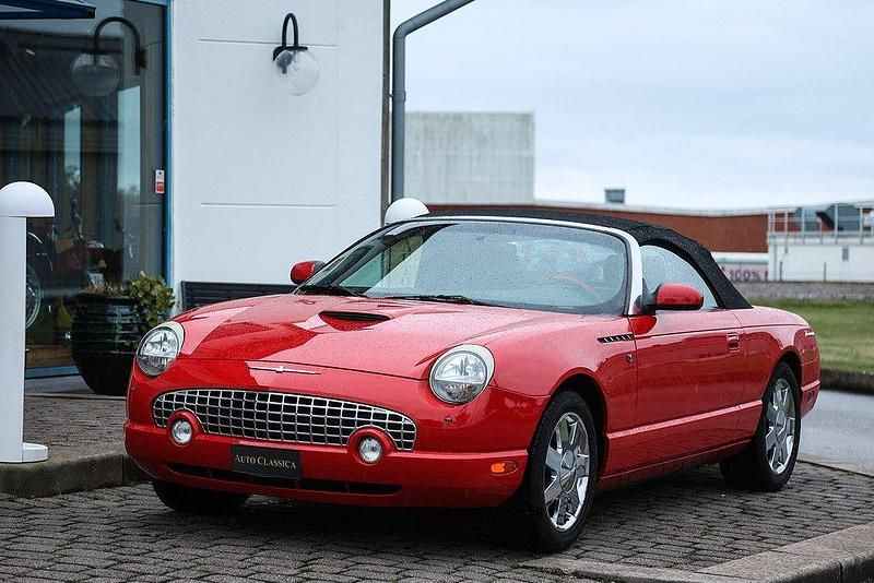 Begagnad Ford Thunderbird 256 HK (188 kW) 2002 Röd Cab