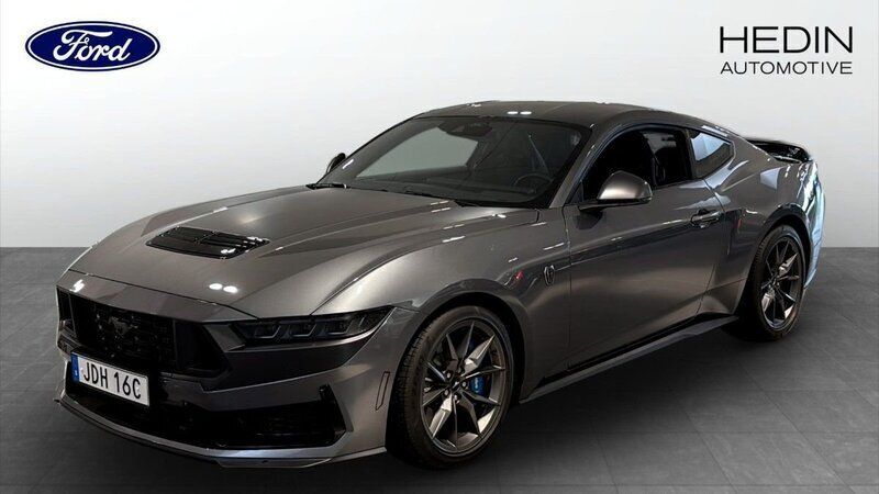 Grå (grey) Begagnad 2024 Ford Mustang Dark Horse Sportkupé | 699 900 kr (Marknadspris) - Bild 1/4