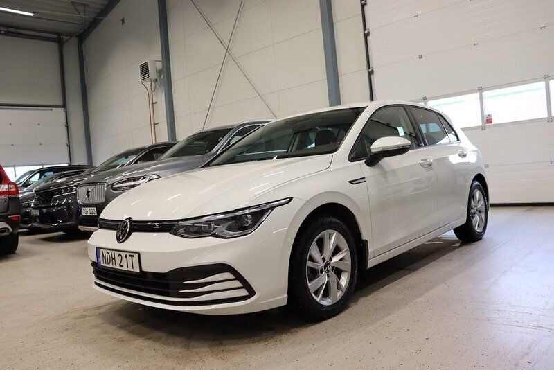 Vit Begagnad 2020 VW Golf VIII Edition Halvkombi | 239 800 kr (Marknadspris) - Bild 1/4