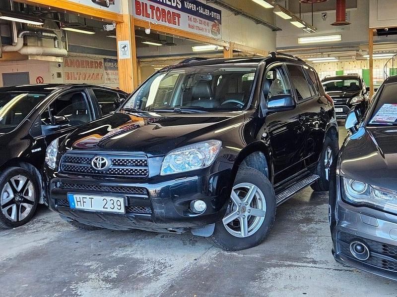 Svart Begagnad 2007 Toyota RAV4 SUV | 79 999 kr (Marknadspris) - Bild 1/4