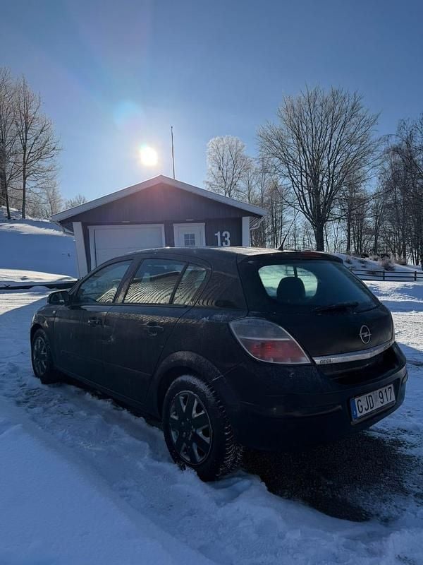 Begagnad Opel Astra 115 HK (84 kW) 2008