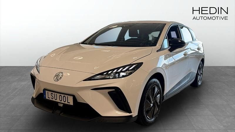Vit (white) Begagnad 2023 MG MG4 EV Halvkombi | 299 900 kr (Dyr) - Bild 1/4