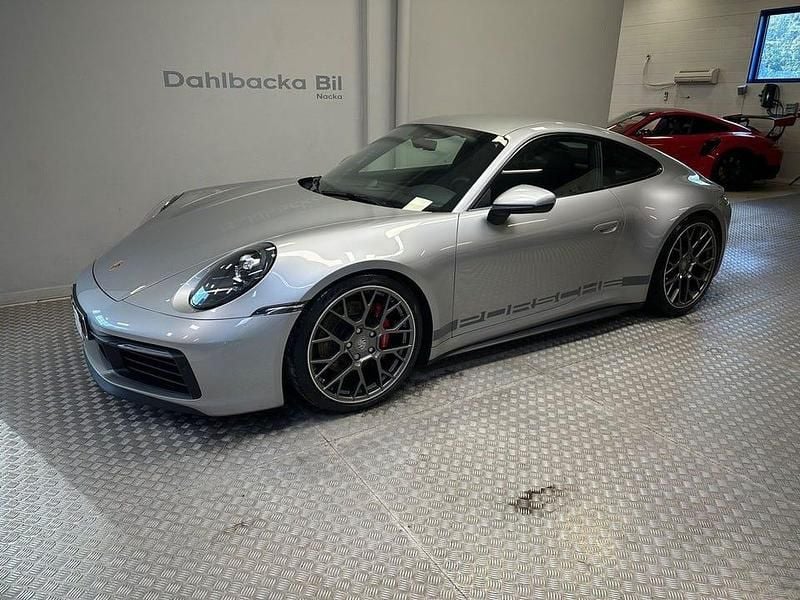 Silver Begagnad 2020 Porsche 911 Carrera S Sportkupé | 1 349 000 kr (Marknadspris) - Bild 1/4