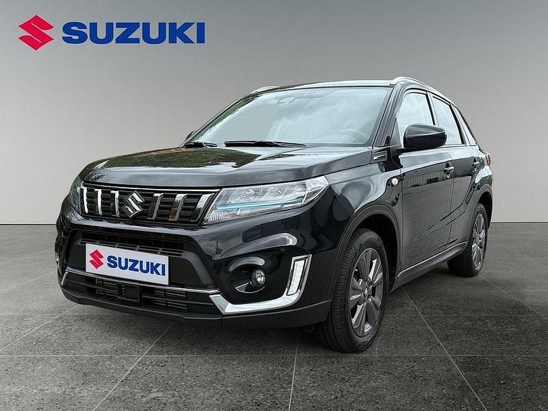 Svart Begagnad 2024 Suzuki Vitara SUV | 239 900 kr (Superpris) - Bild 1/4
