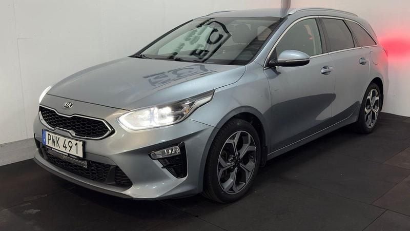 Grå Begagnad 2018 Kia Ceed Sportswagon Kombi | 129 900 kr (Marknadspris) - Bild 1/4