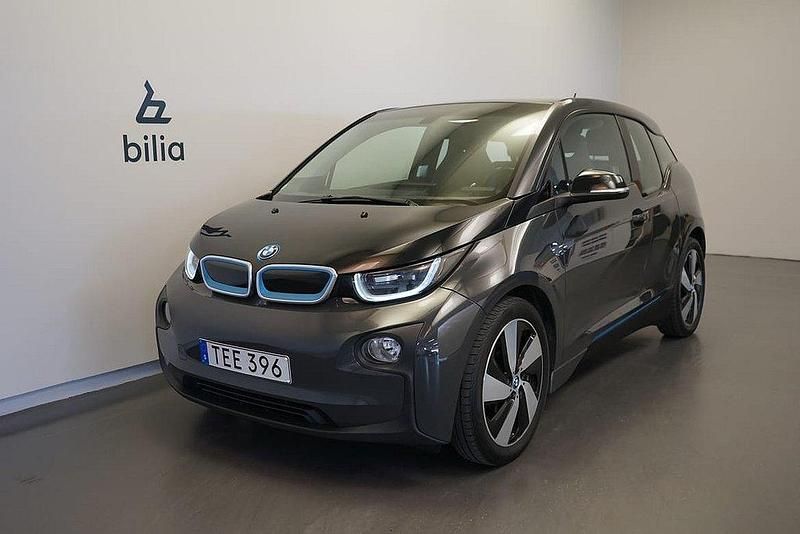 Grå Begagnad 2015 BMW i3 Comfort Edition Halvkombi | 119 500 kr (Marknadspris) - Bild 1/4