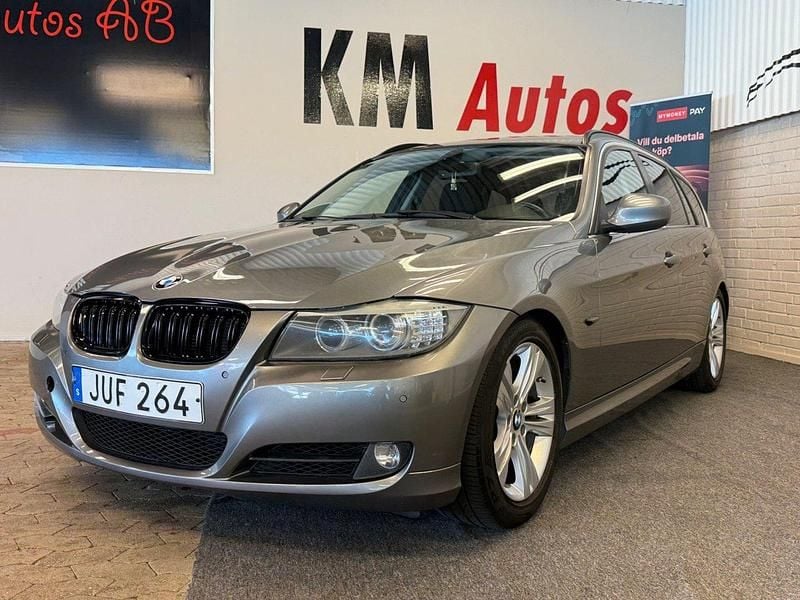 Grå Begagnad 2010 BMW 325 Comfort Edition Kombi | 79 900 kr (Bra pris) - Bild 1/4