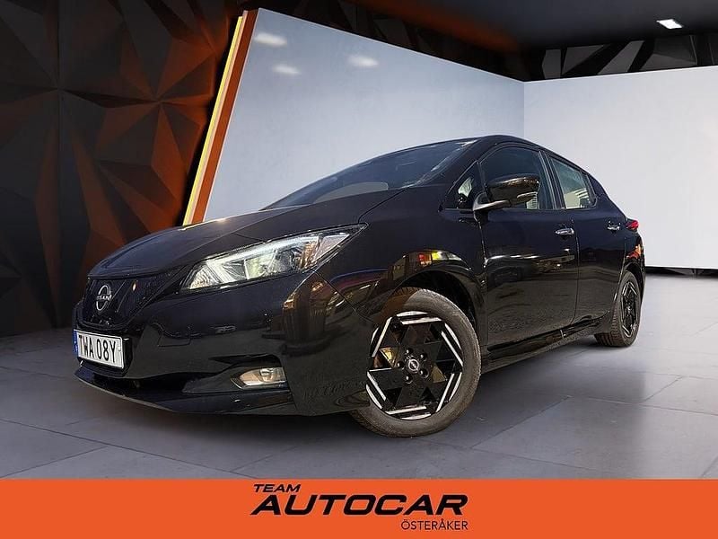 Svart Begagnad 2022 Nissan Leaf Acenta Halvkombi | 174 900 kr (Marknadspris) - Bild 1/4