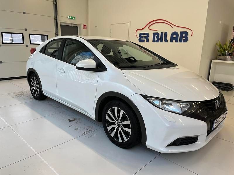 Vit Begagnad 2013 Honda Civic Halvkombi | 109 900 kr (Bra pris) - Bild 1/4
