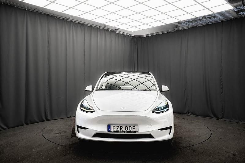 Begagnad Tesla Model Y Standard Range 250 kW (340 HK) 2022 Vit SUV