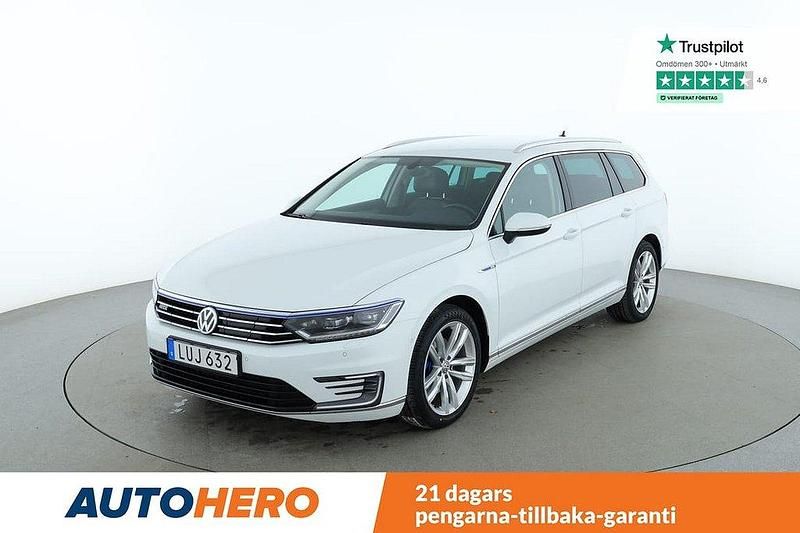 Vit Begagnad 2017 VW Passat GTE Kombi | 158 000 kr (Marknadspris) - Bild 1/4