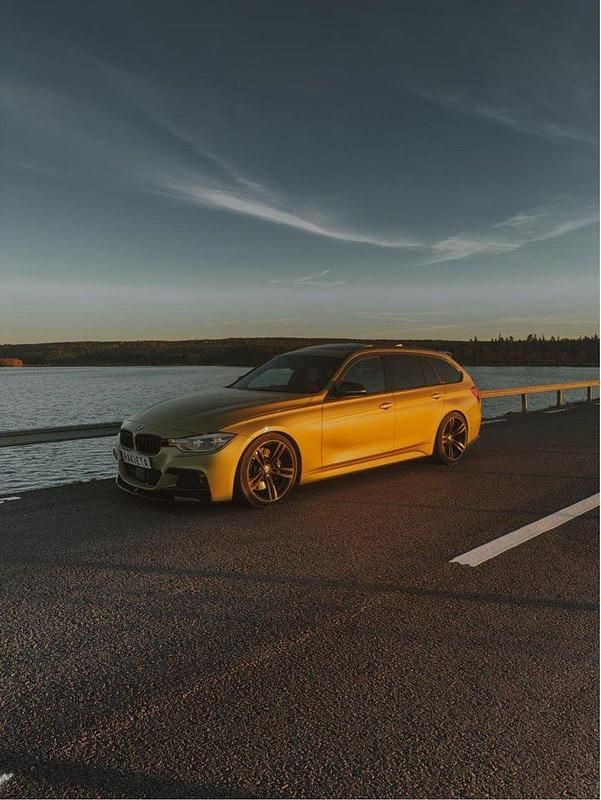 Gul Begagnad 2018 BMW 340 M Sport Kombi | 489 900 kr - Bild 1/4