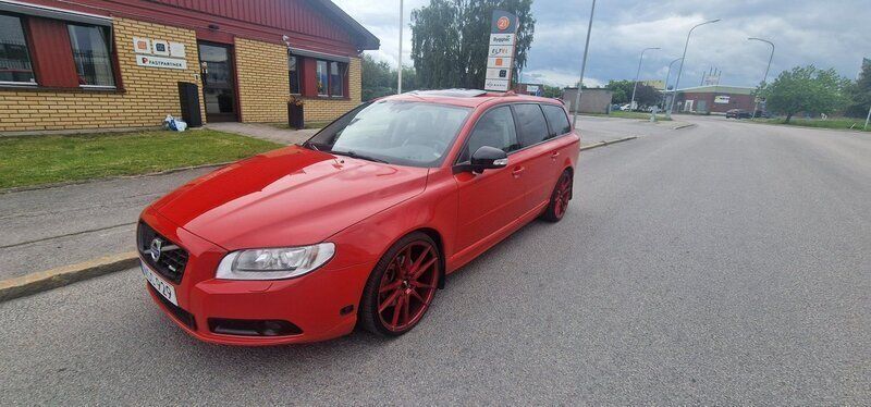 Röd Begagnad 2010 Volvo V70 R-Design Kombi | 89 000 kr (Lite dyr) - Bild 1/4