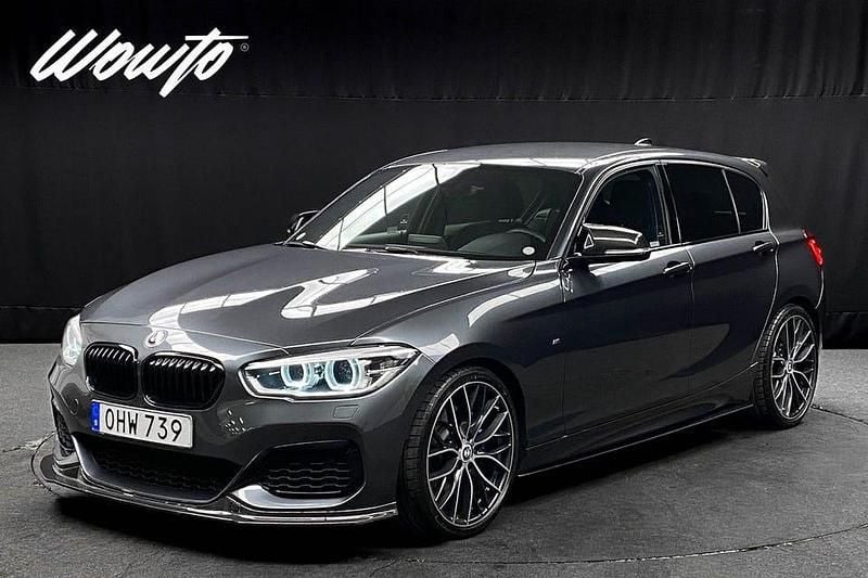 Grå Begagnad 2016 BMW M140 M Sport Halvkombi | 419 800 kr (Dyr) - Bild 1/3