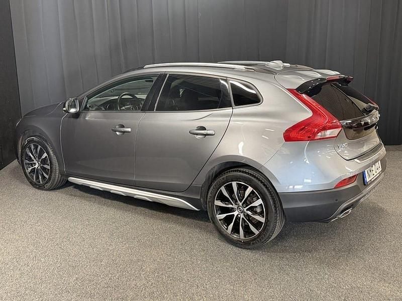 Begagnad Volvo V40 CC Summum 150 HK (110 kW) 2019 Grå Kombi