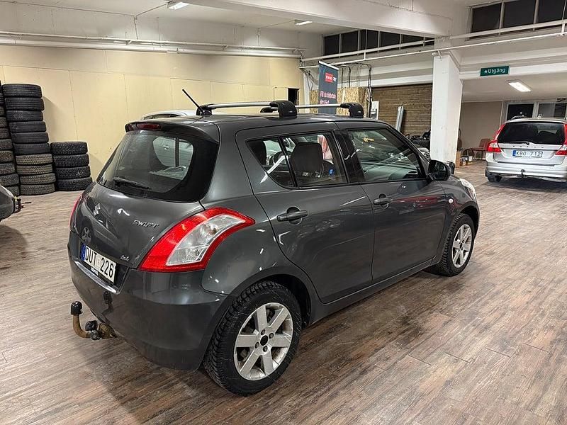 Begagnad Suzuki Swift 94 HK (69 kW) 2010 Grå Halvkombi