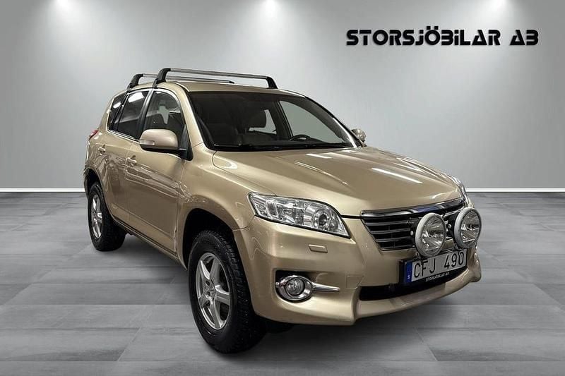 Ljusbrun Begagnad 2010 Toyota RAV4 SUV | 109 000 kr (Marknadspris) - Bild 1/4