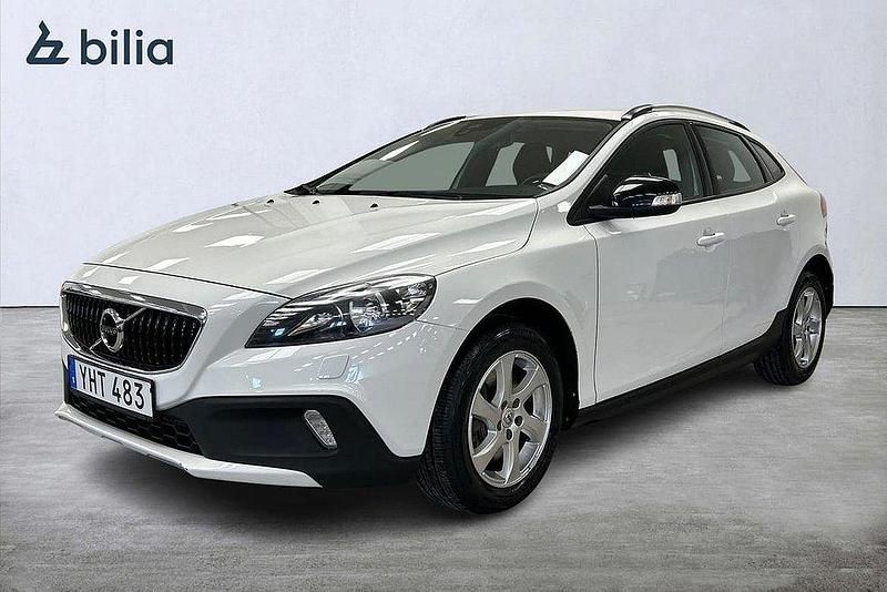 Vit Begagnad 2016 Volvo V40 CC Business Edition Kombi | 149 900 kr (Marknadspris) - Bild 1/3