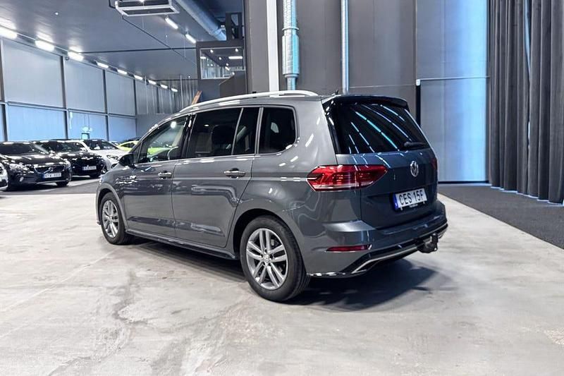 Begagnad VW Touran 150 HK (110 kW) 2019 Mörkgrå (grå) Minibuss