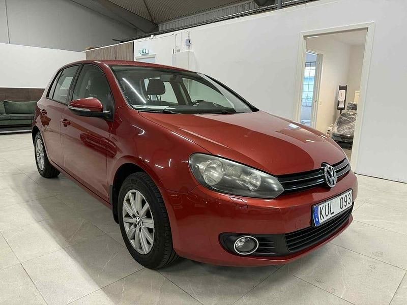 Röd Begagnad 2011 VW Golf VI Halvkombi | 59 900 kr (Marknadspris) - Bild 1/4