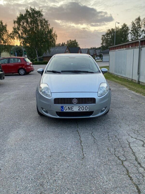 Silver Begagnad 2008 Fiat Grande Punto Dynamic Halvkombi | 7 000 kr - Bild 1/4